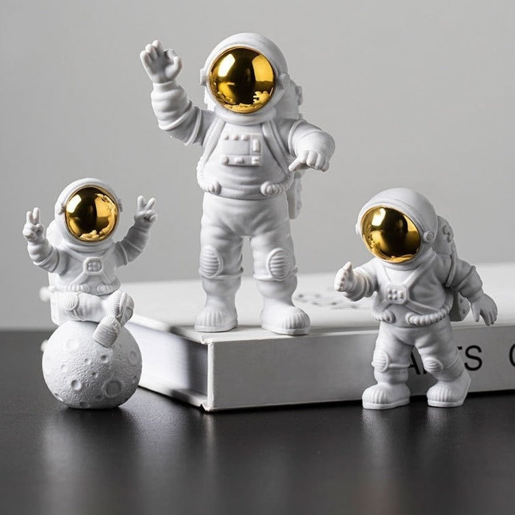 Moon Lamp and Astronauts Set - SpaceTrips