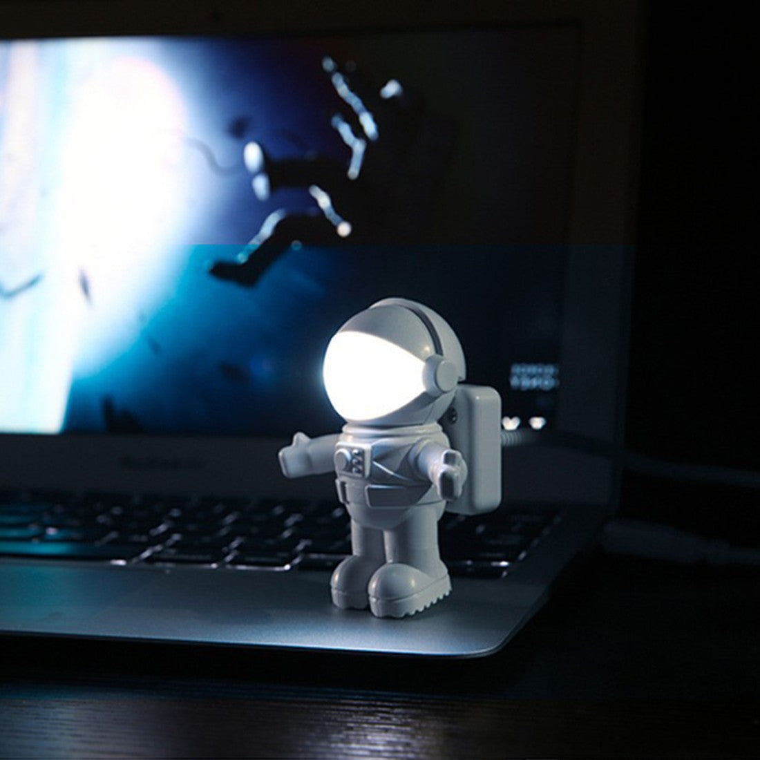 Astronaut-USB Night Light - SpaceTrips
